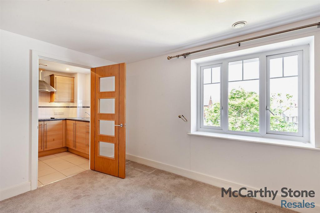 Property photo 2 of 20 8649678-Interior11-800.Jpg