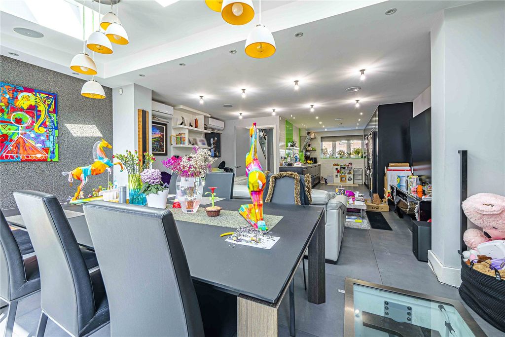 Property photo 3 of 25 Picture No. 18