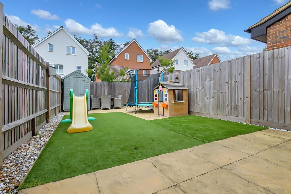 Property photo 3 of 14 Garden