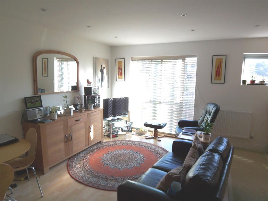 Property photo 2 of 5