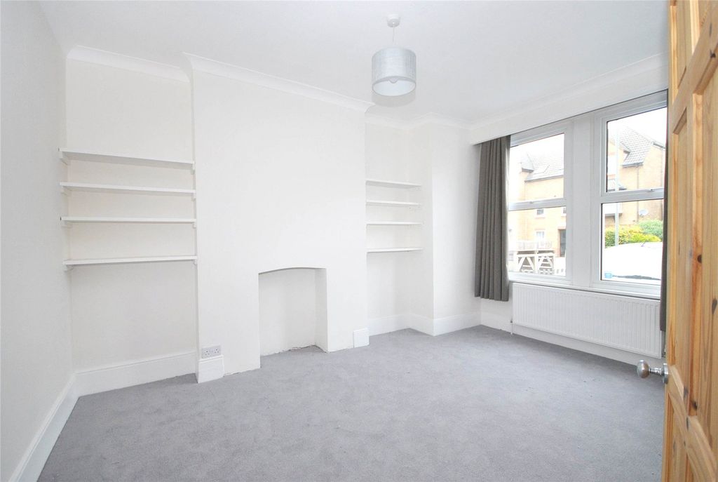 Property photo 2 of 8 Photo 01