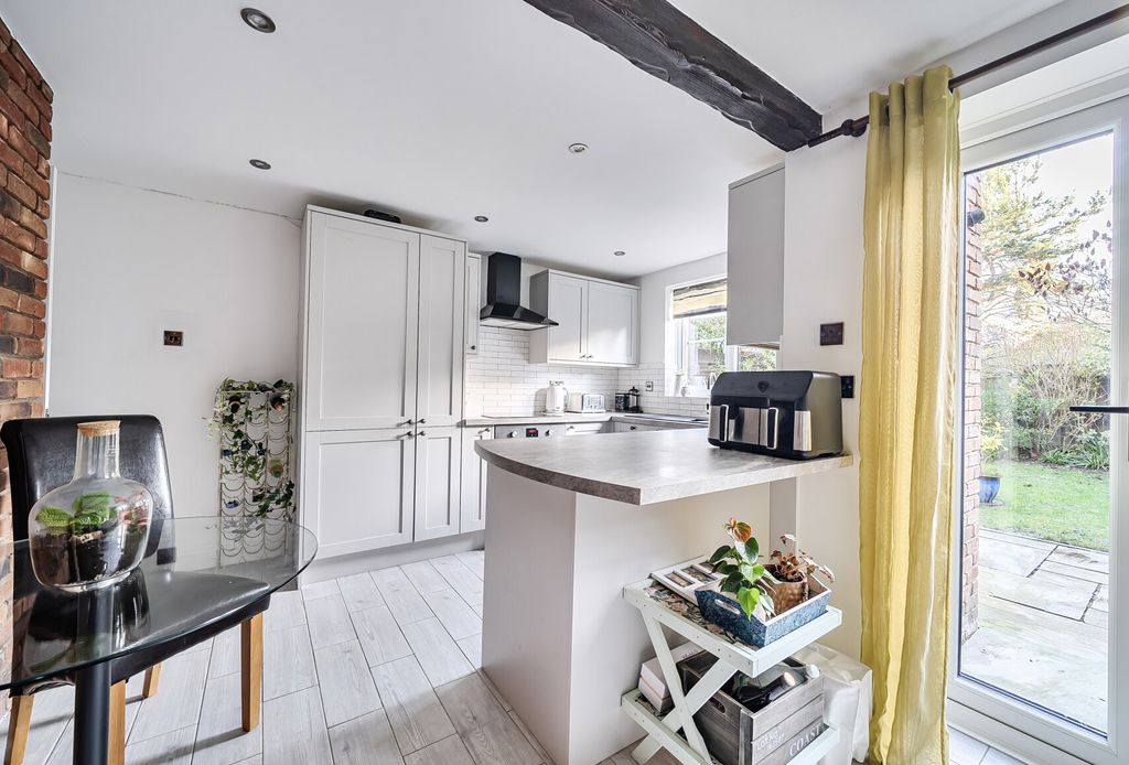 Property photo 2 of 12 1398067-15-696A68...