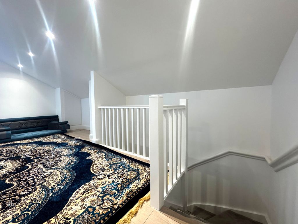 Property photo 3 of 6 Gallery