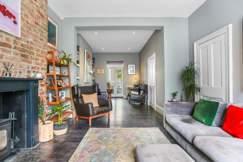 Property photo 1 of 25