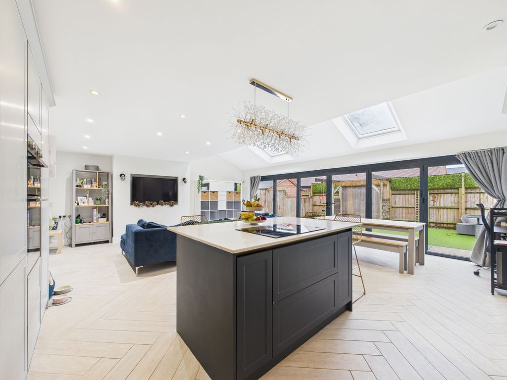 Property photo 2 of 14 Cam01354G0-Pr0646-Still002