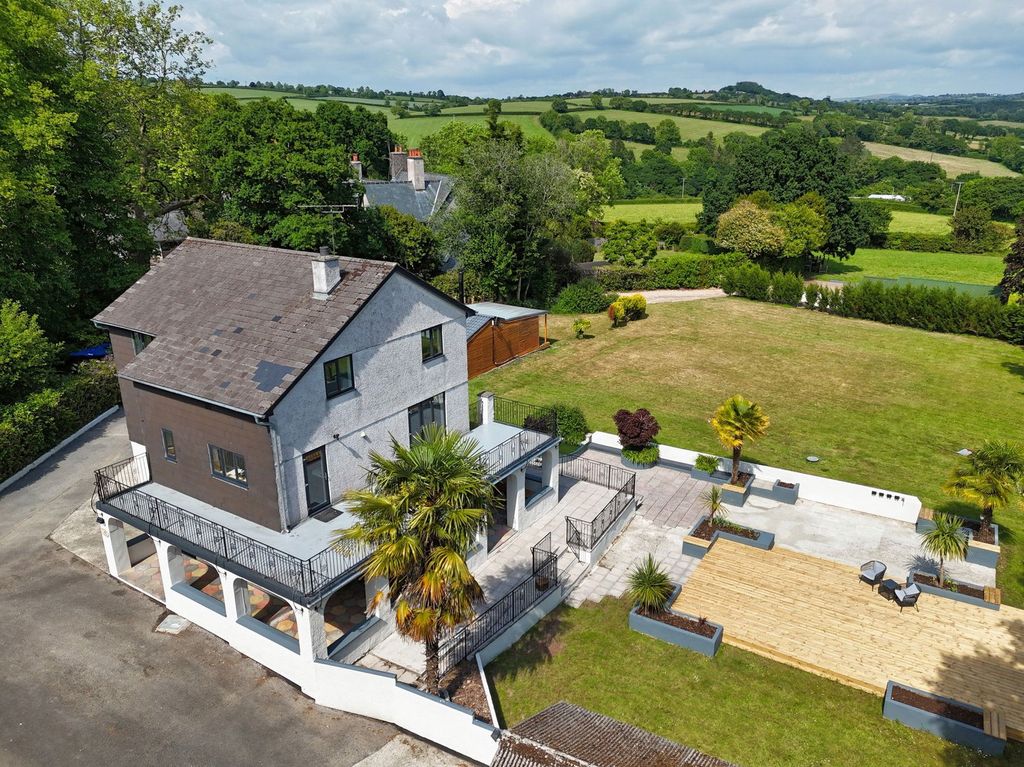 Property photo 2 of 45