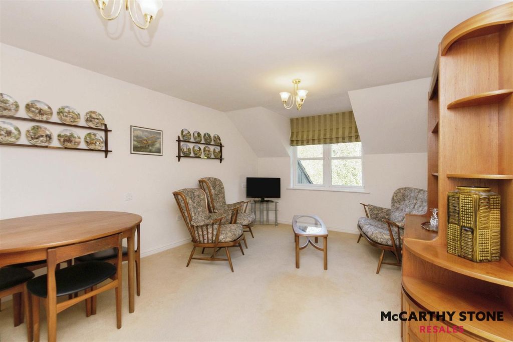 Additional image 4 of 2 bed flat for saleRadford Court, Tower Road, Liphook GU30