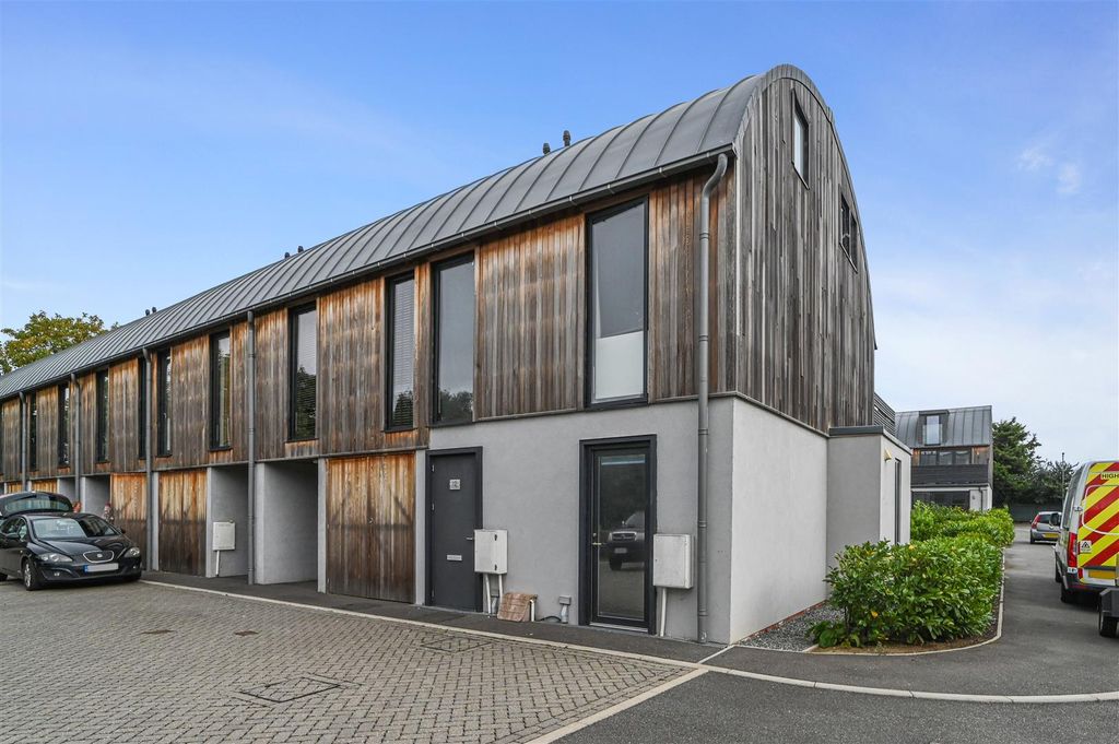 Property photo 1 of 10 Front