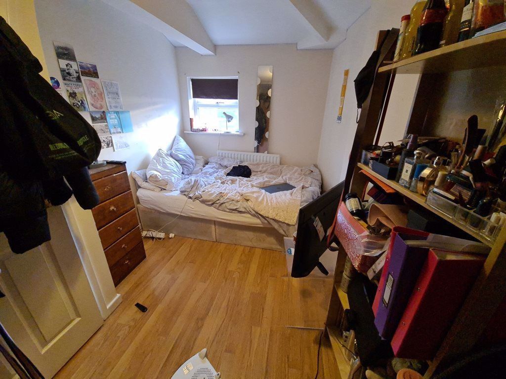 Property photo 1 of 18 A Compact, Tidy Bathroom Featuring A Toilet And A ...