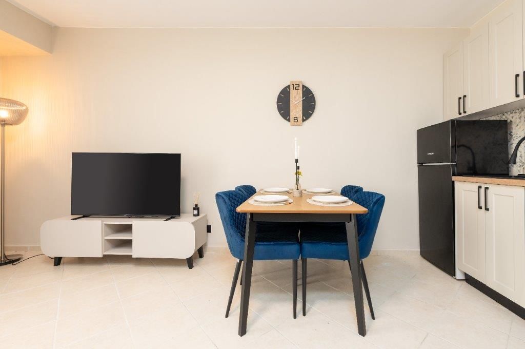 Property photo 2 of 25