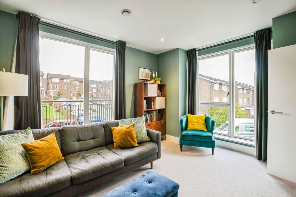 Property photo 2 of 20 Lounge