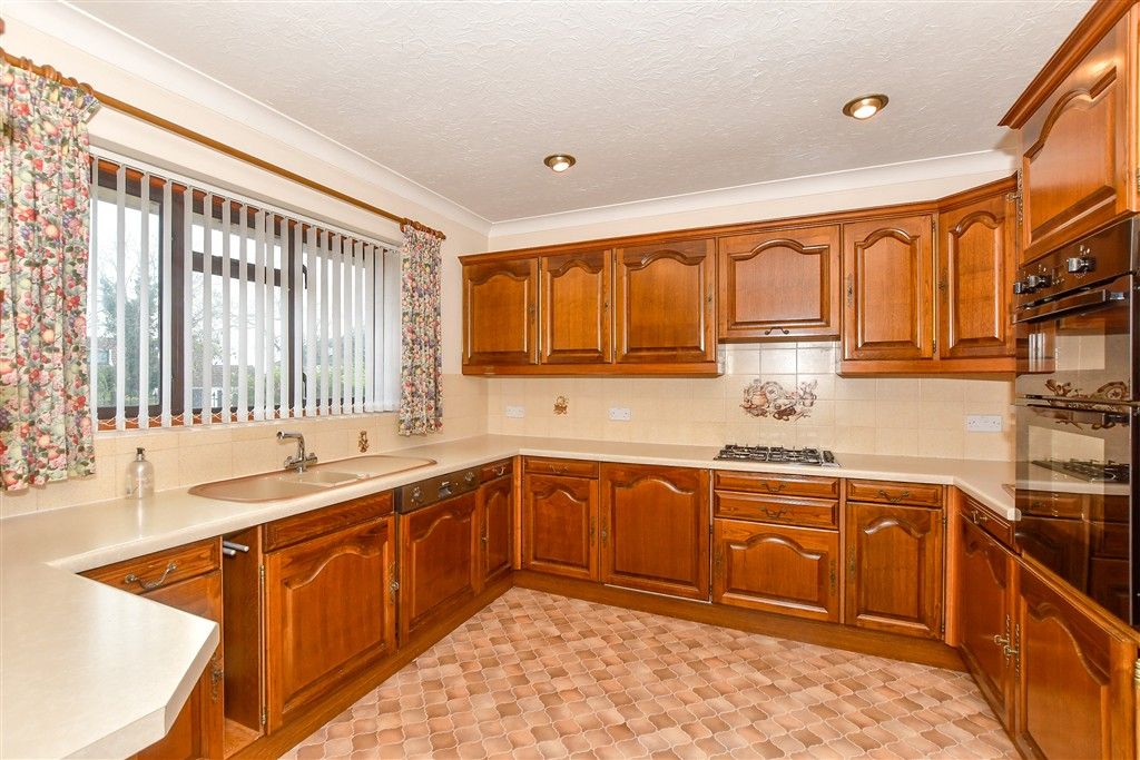 Property photo 3 of 14 Kitchen