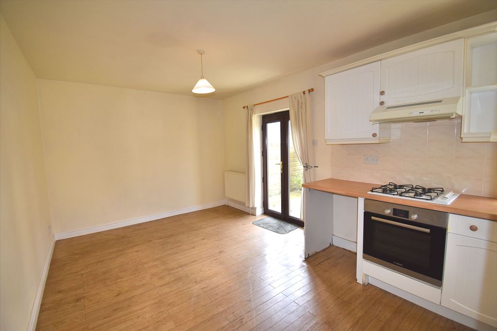 Property photo 3 of 11 Kitchen