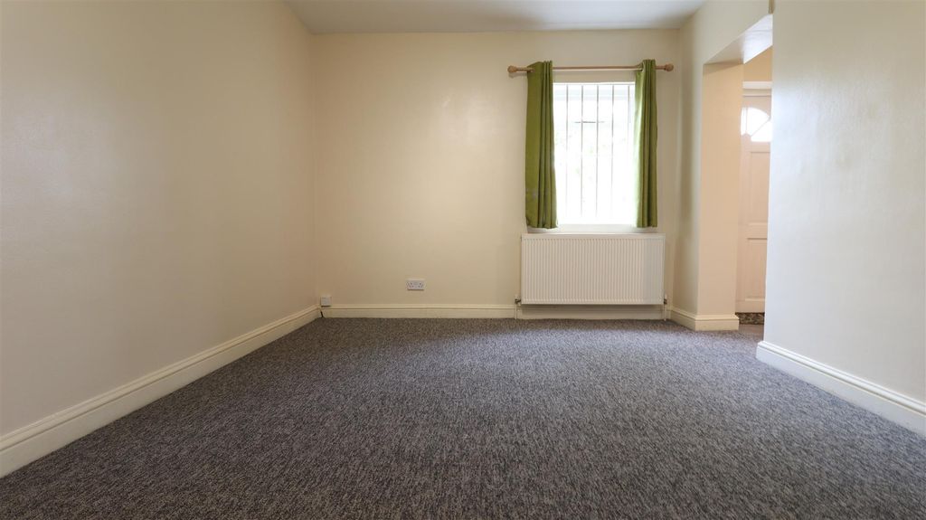 Property photo 3 of 9 Lounge.Jpg