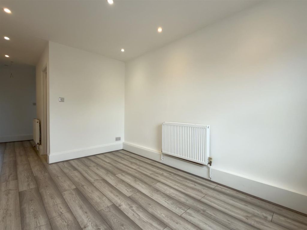 Property photo 3 of 9 8.Jpg