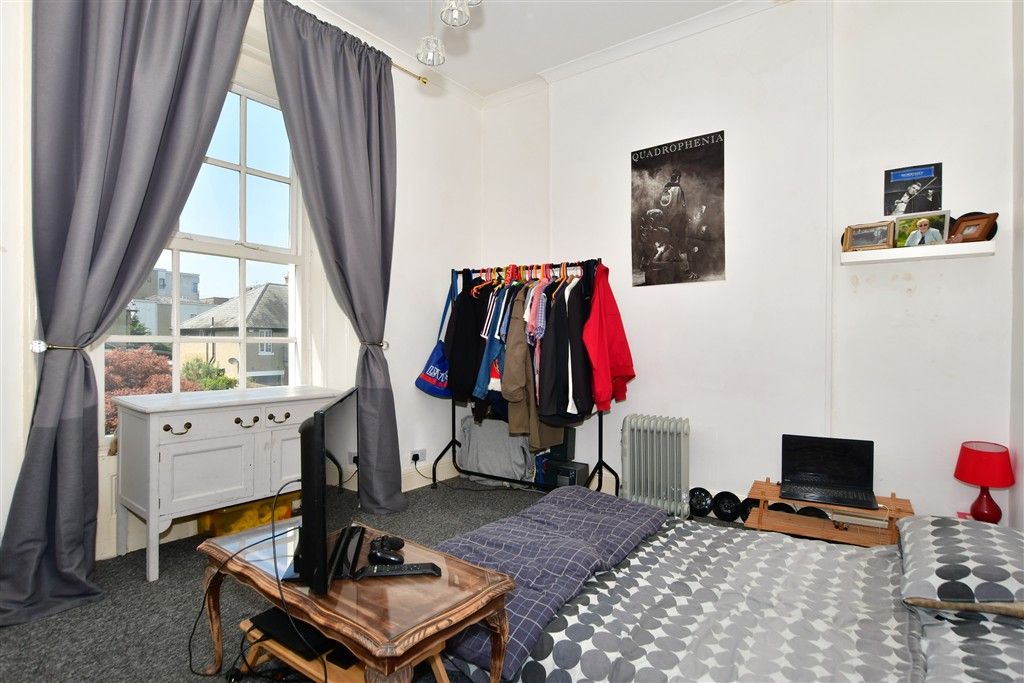 Property photo 1 of 6 Bedroom