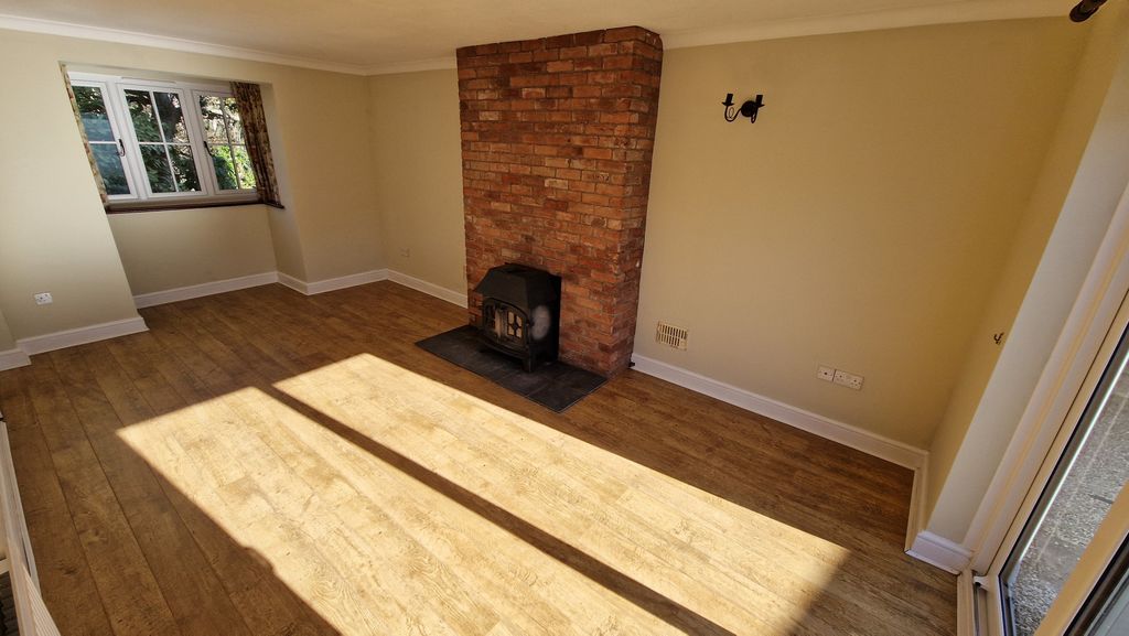 Property photo 3 of 14 Lounge 1