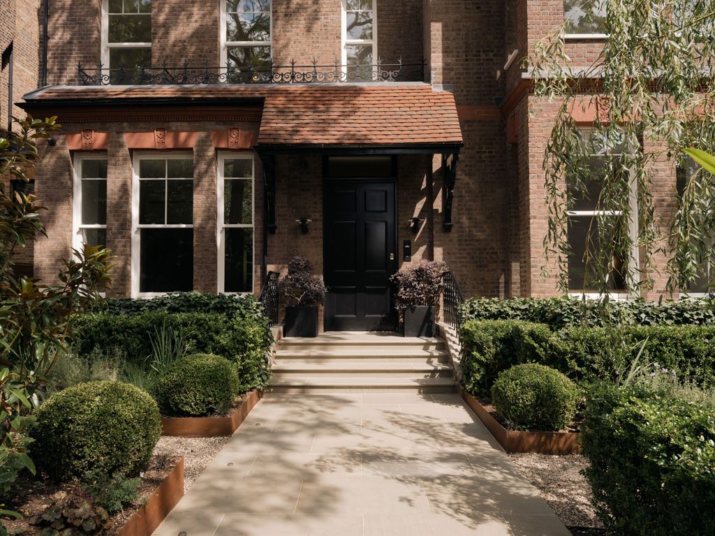 Property photo 2 of 31