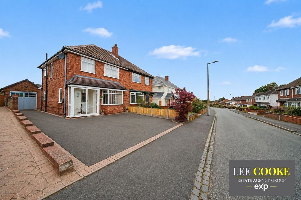 Property photo 1 of 35