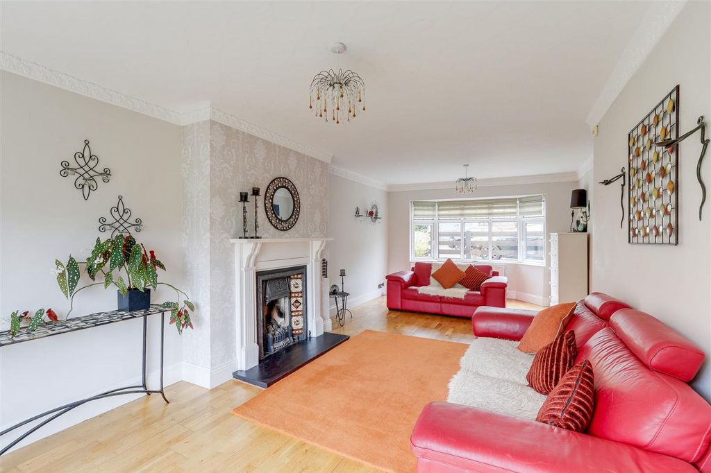 Property photo 2 of 36