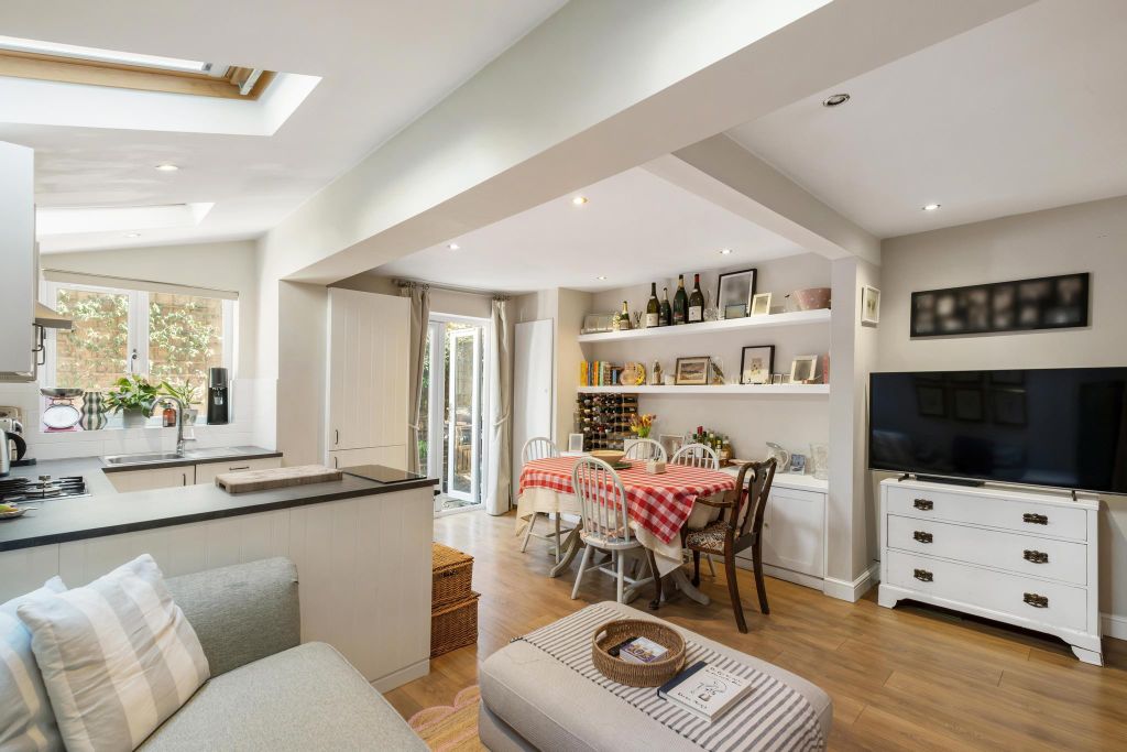 Property photo 2 of 14 Image