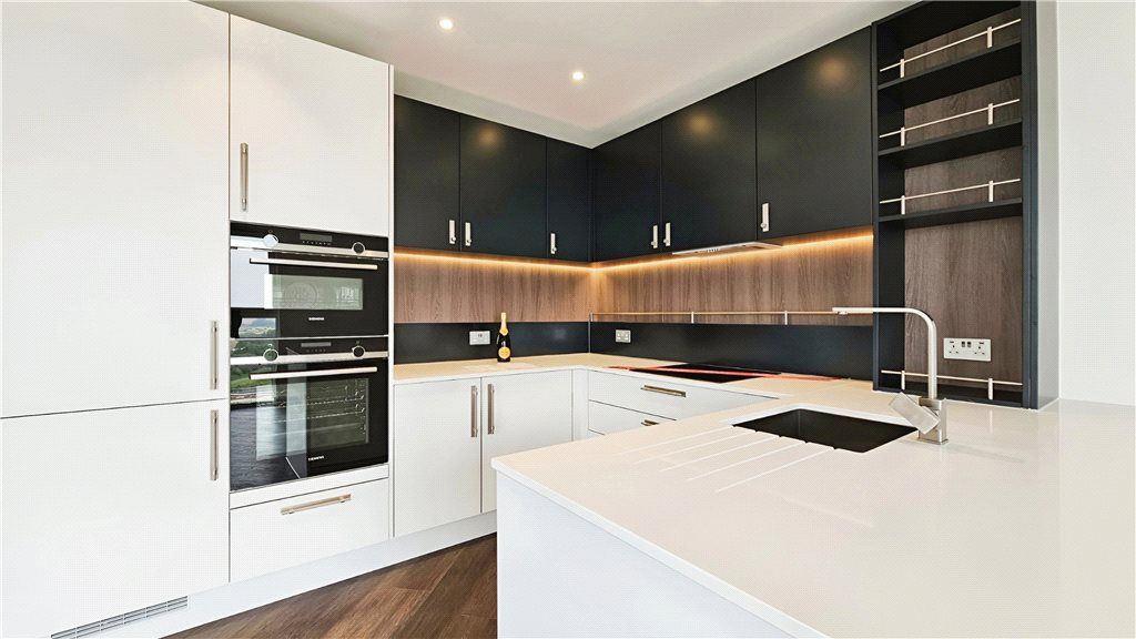 Property photo 3 of 16 Kitchen