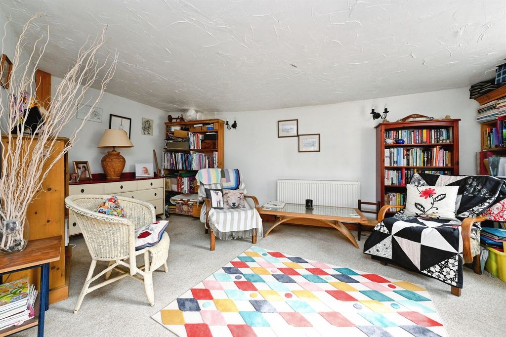 Property photo 2 of 20