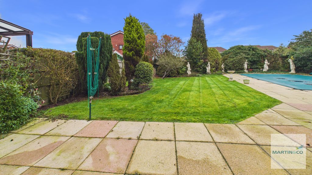 Property photo 2 of 31 Cam03663G0-Pr0245-Still037