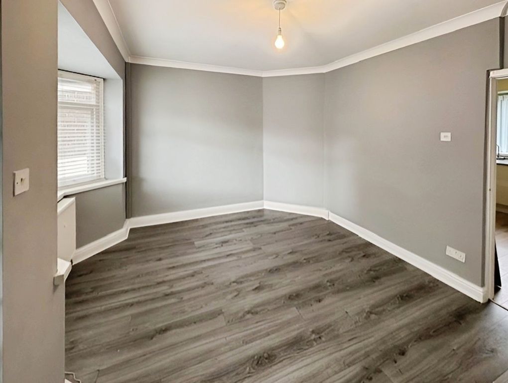 Property photo 3 of 12 5989640E-Living 20Room 20Photo 202
