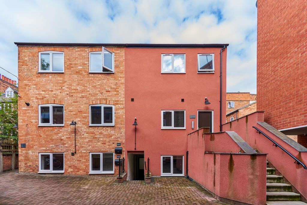 Property photo 2 of 4 Charming Exterior View Of A Contemporary Property ...