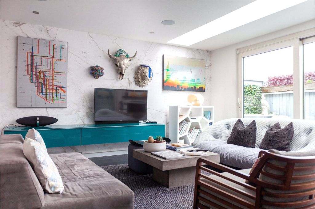 Property photo 2 of 36 Reception