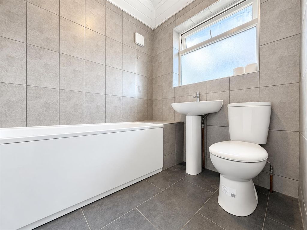 Property photo 3 of 12 Family Bathroom/ WC