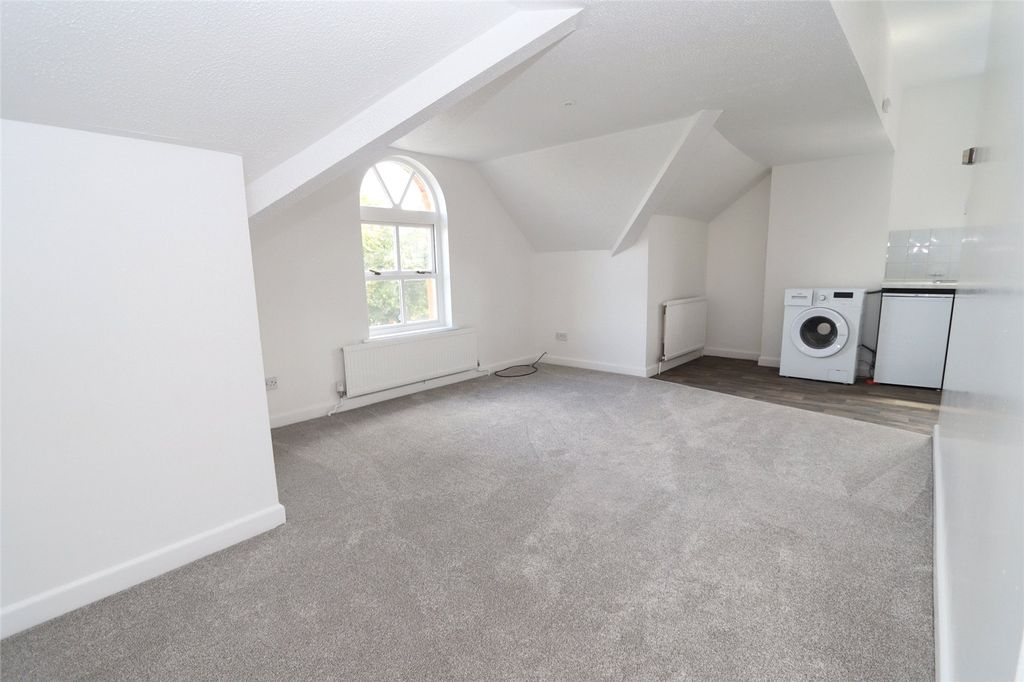 Property photo 3 of 8 Studio