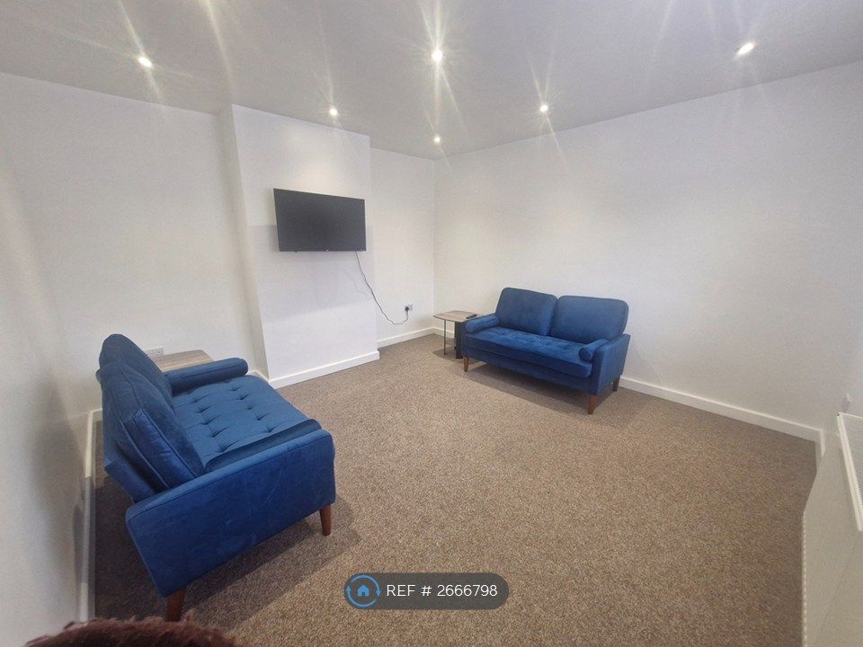 Property photo 3 of 15 Living Room