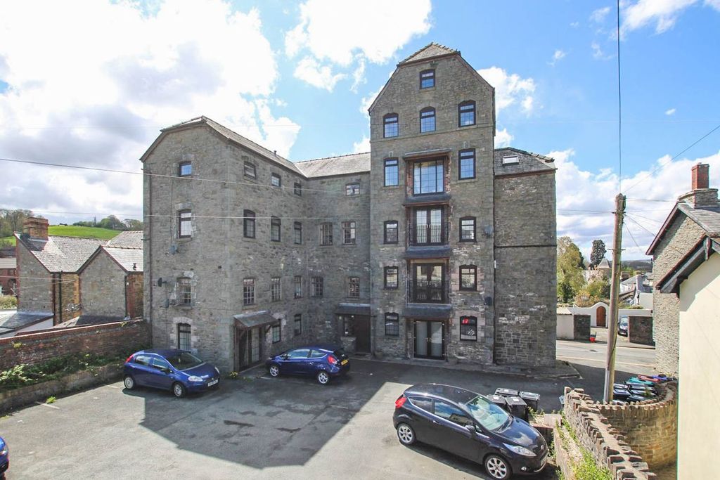 2 bed flat for saleBrecon Road, Builth Wells LD2