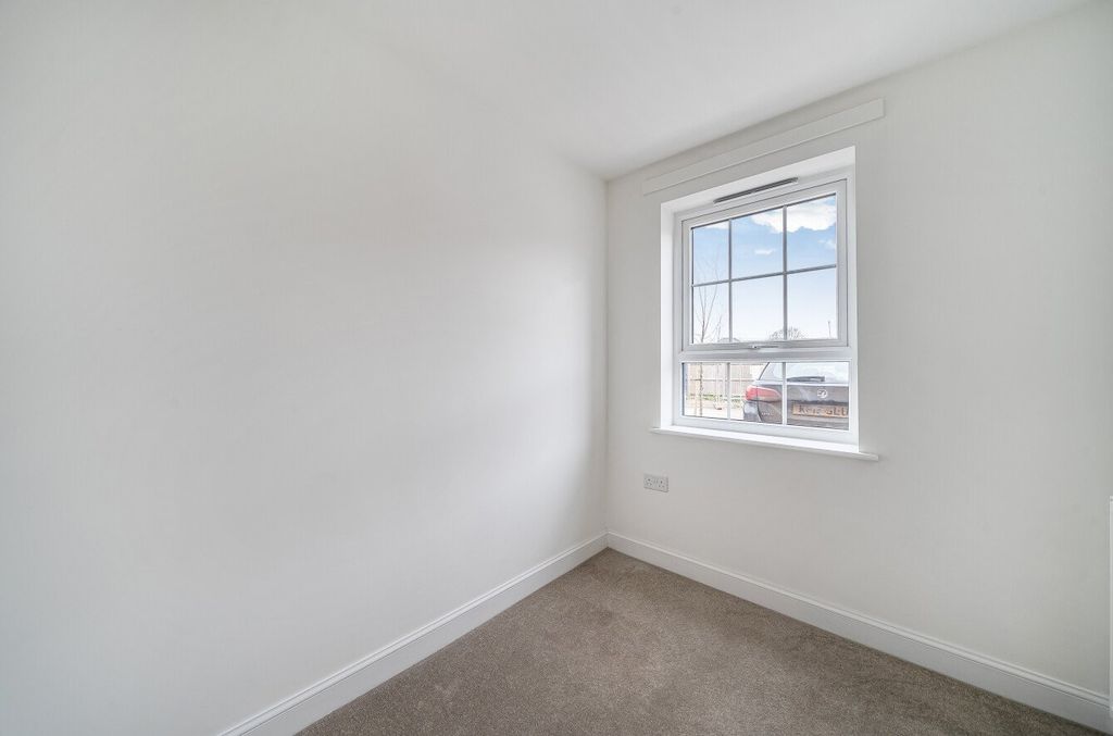 Property photo 2 of 19 Picture No. 33