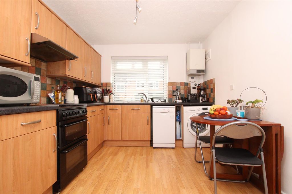 Property photo 3 of 9 Kitchen.Jpg