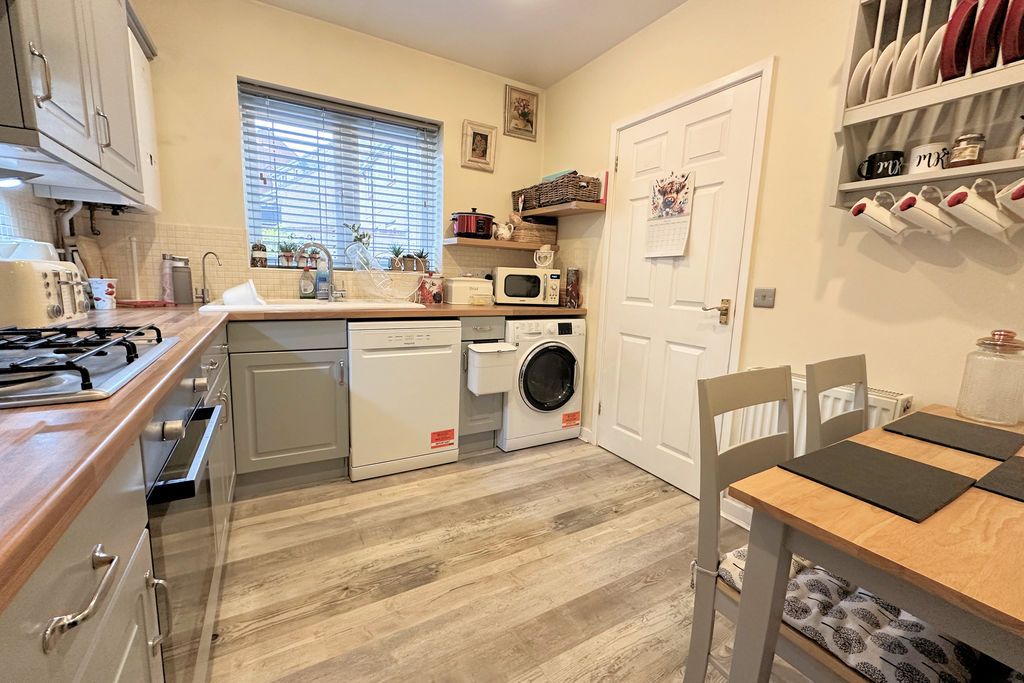 Property photo 3 of 20 Kitchen