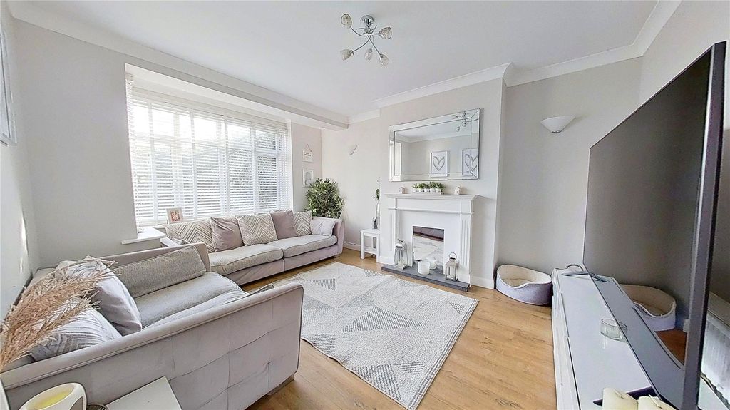 Property photo 2 of 21 Picture No. 12