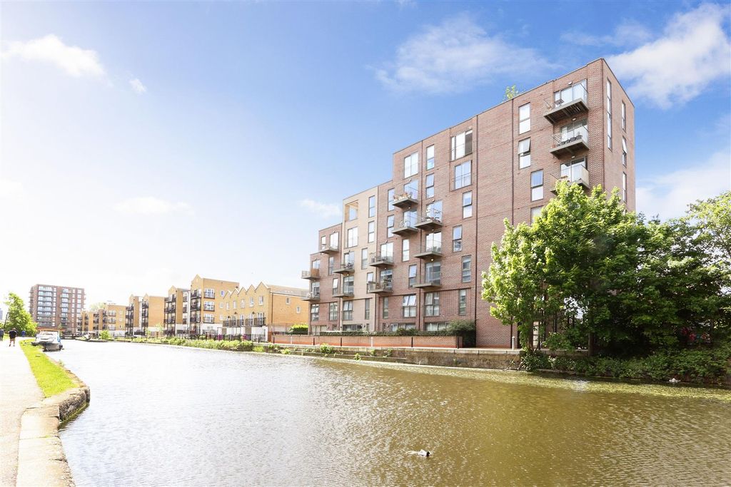 Property photo 1 of 17 Riverside