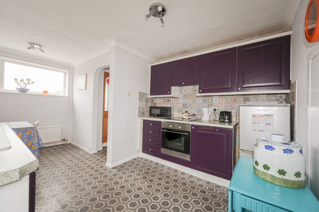 Property photo 2 of 17 4816391