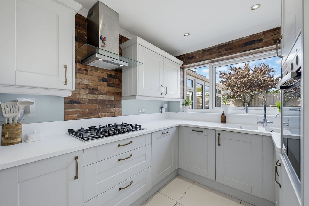 Property photo 2 of 43
