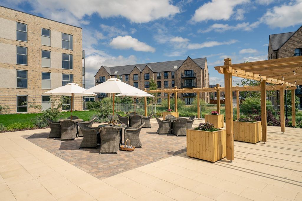 Property photo 2 of 16 Typical Gardens