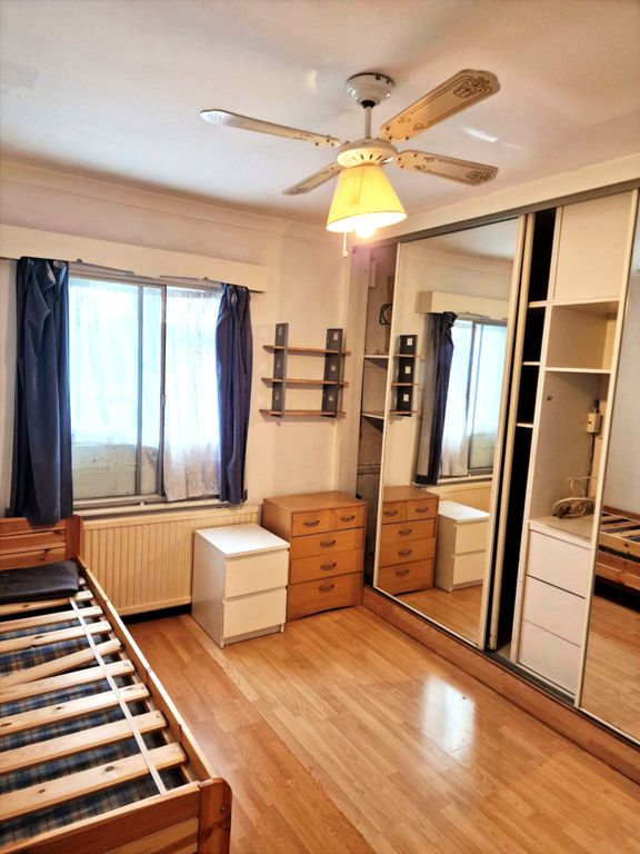 Property photo 1 of 6 Bedroom