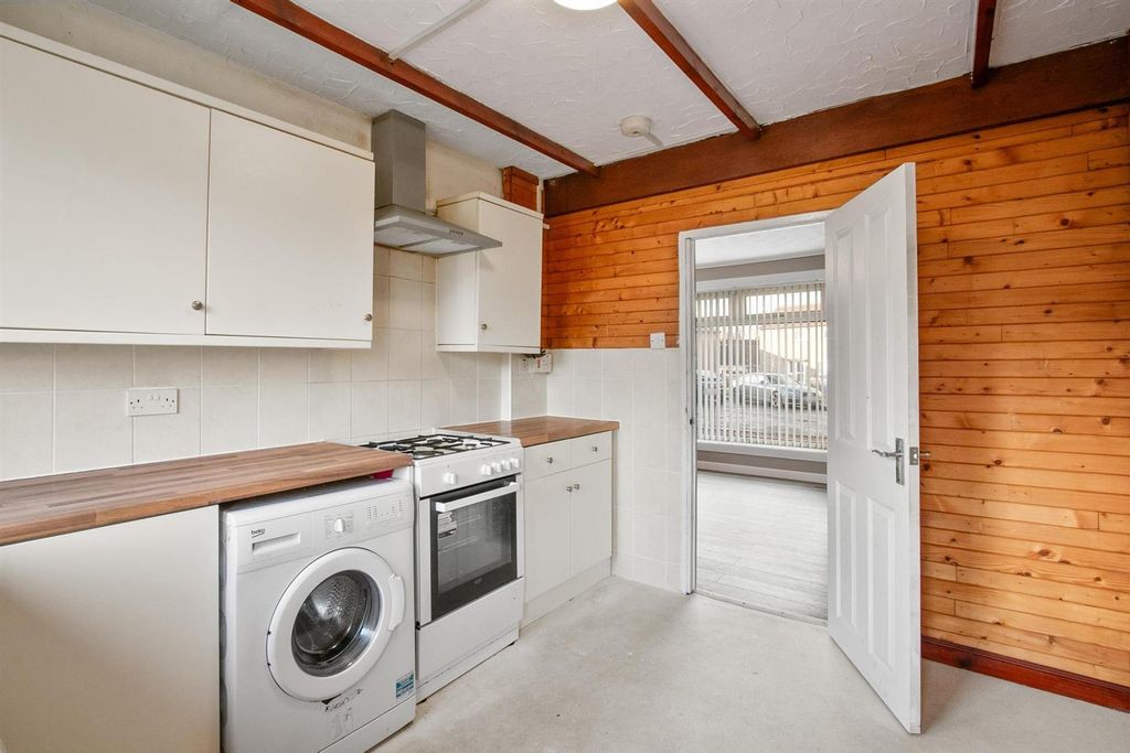 Additional image 11 of 3 bed flat for saleRussell Drive Alexandria G83