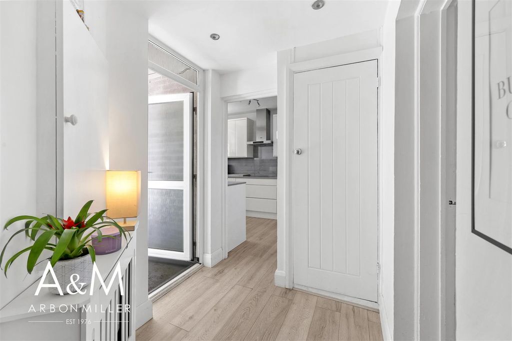 Property photo 3 of 18 4D4A4662.Jpg