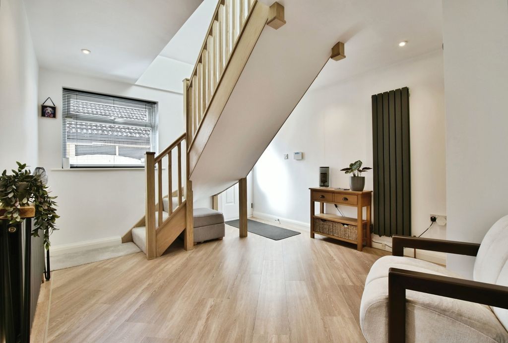 Property photo 2 of 22 Pbox-Img.Jpg