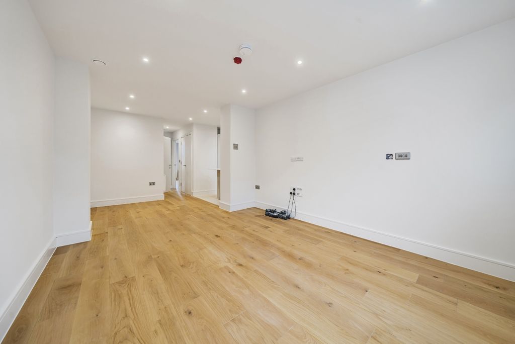 Property photo 3 of 7 1063215 (5)