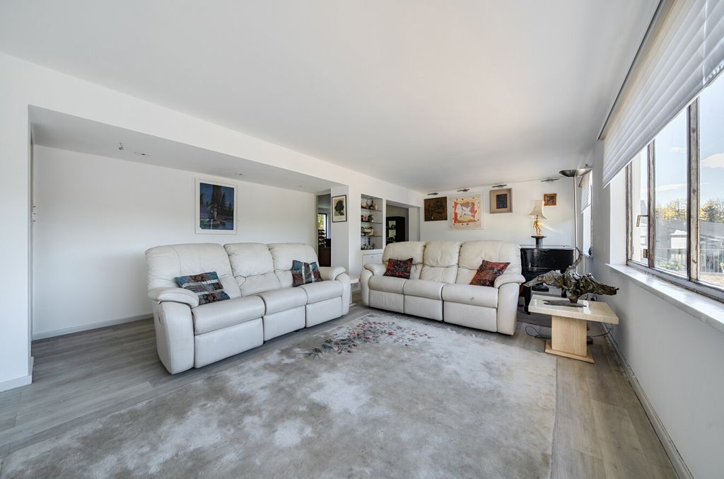 Property photo 3 of 20 1372182-2-68Fb633...