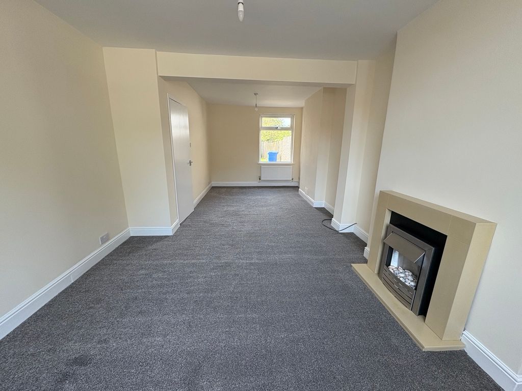 Property photo 3 of 12 Lounge &amp; Dining Room